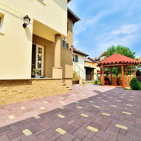 Casa Vio Hotel Haţeg Buitenkant foto