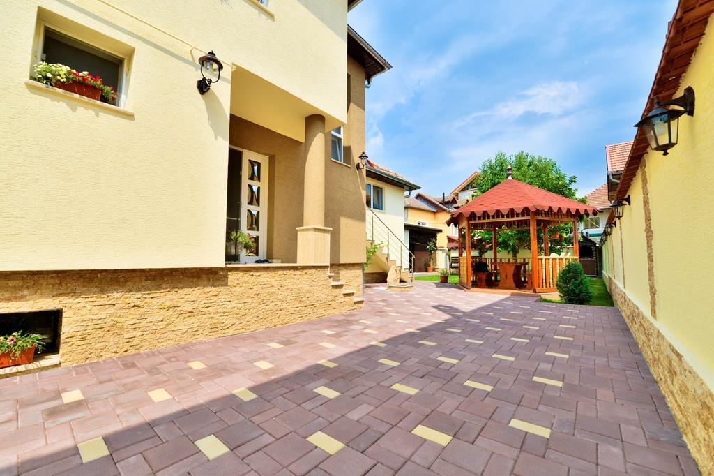 Casa Vio Hotel Haţeg Buitenkant foto